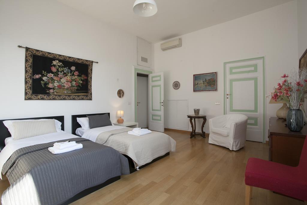 Appartement House Paganica à Rome Chambre photo